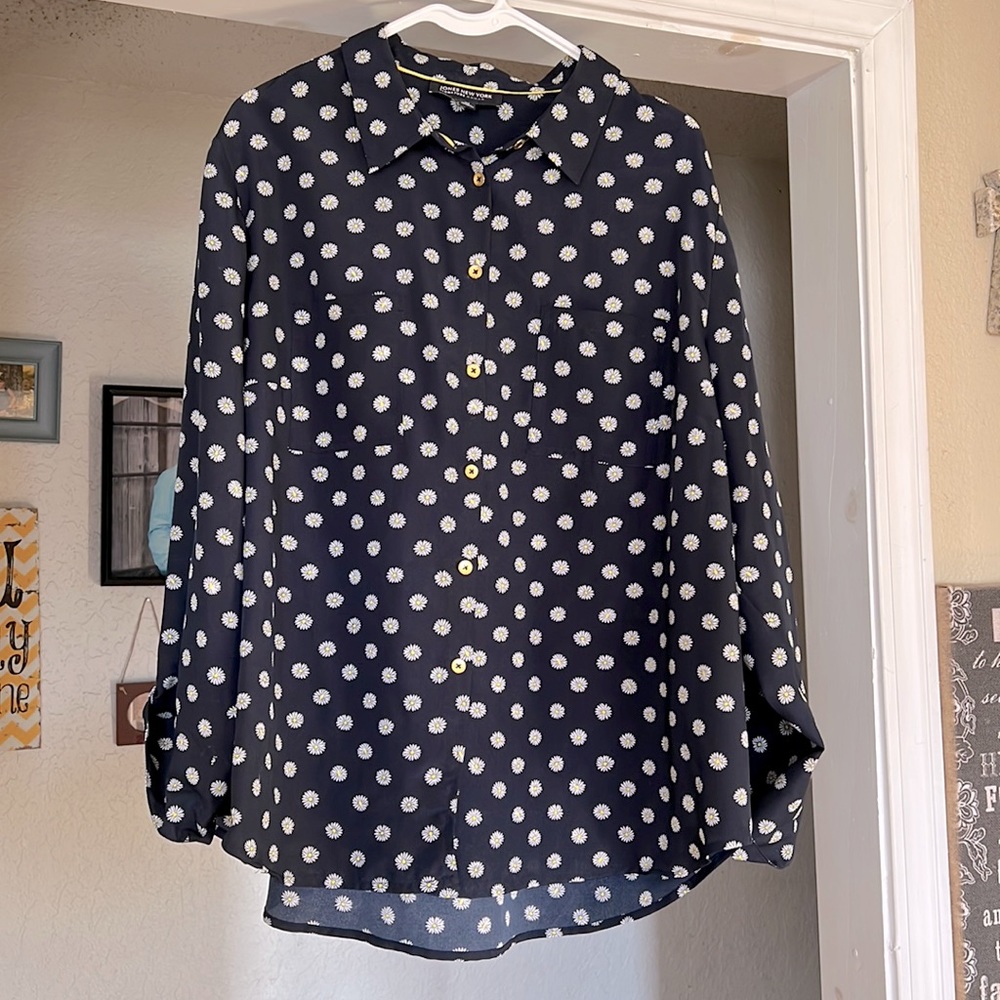 Women’s 2X Navy Blue Long Sleeve Blouse with White and Yellow Daisies